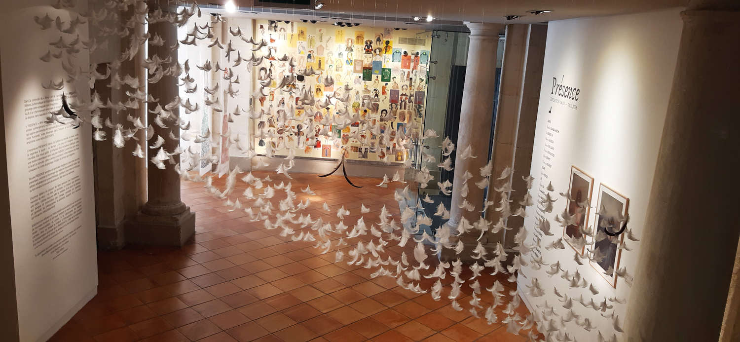 Vue du hall de l'exposition Présence au centre Campredon Art & Image
